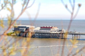 Harriet's, Cromer: A few minutes' walk from Cromer's stunning, sandy beach, wonderful Pavilion Pier and bustling independent pubs, shops and cafes