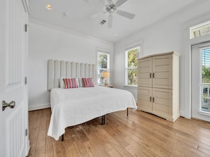 "Simply the Beach" carriage house in Seacrest!