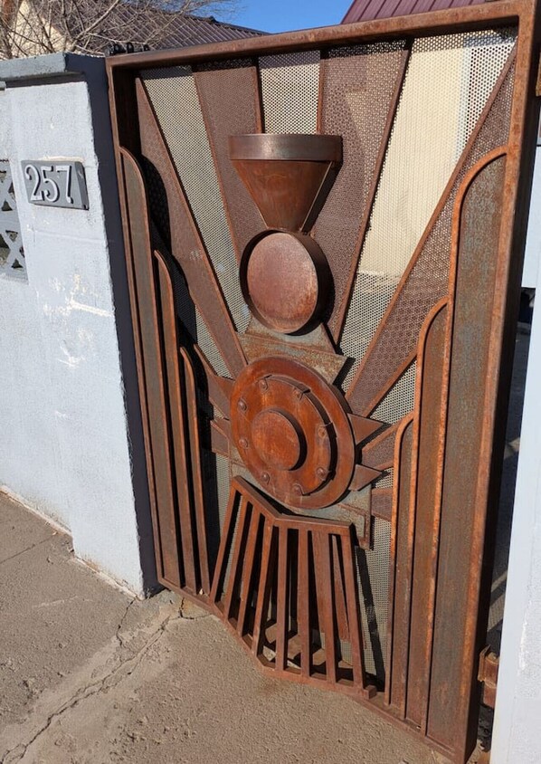Unique Gate