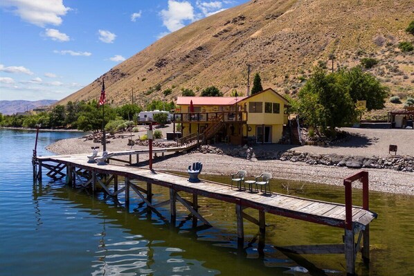 Private riverfront getaway with a secluded beach and dock. Paradise is Yours!