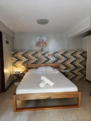 Queen size bed with side tables, alarm clock wireless charging and B/T speaker