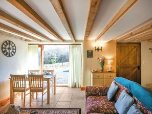 Living room/dining room | Aberserw Cottage, Dolgellau and Coed y Brenin Forest Park
