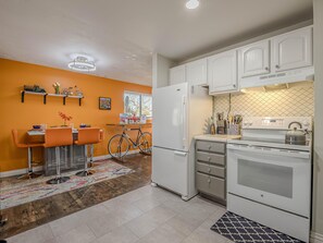 Sparkling clean &amp; ready for your stay—modern kitchen with all the essentials!