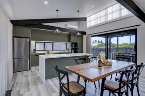 4. Maisie - Dining to Kitchen