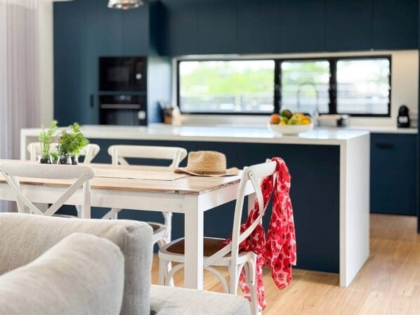 8. Harper - Dining to Kitchen