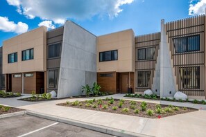 Low_5516_Tourino_Rd-2