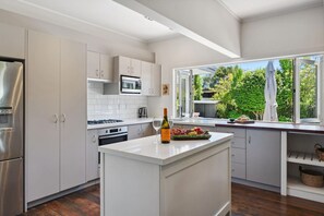 Full kitchen