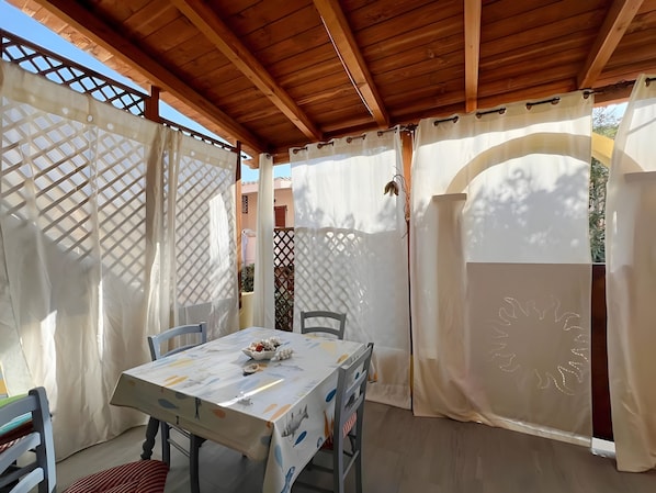 Outdoor dining