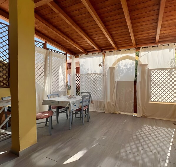 Outdoor dining