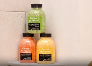 Bathroom amenities