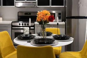 Elegant table with floral touch