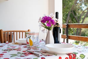 Outdoor dining