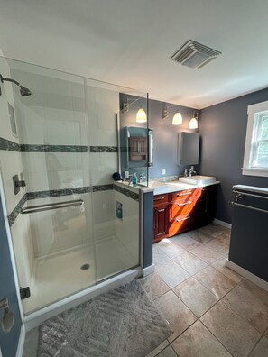 Primary bathroom - attached to bedroom