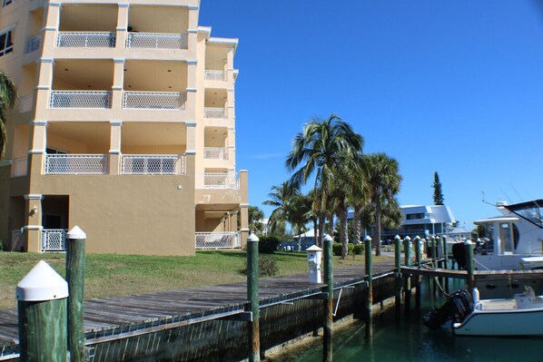 Waterfront condo w/dock