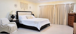 King sized bed in master bedroom