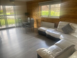 sitting/dining