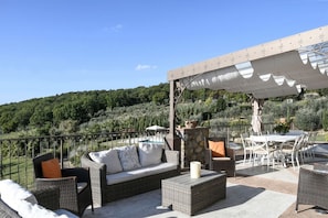 Balcony / Terrace / Patio, Building Exterior, Outdoor