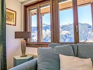 Holz, Interior Design, Fussboden, Zimmer, Decke, Gebirge, Hartholz, Holzbeize, Stuhl, Glas