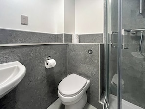 Bathroom | Studio Apartment 24 - Herstmonceux Castle Estate, Herstmonceux