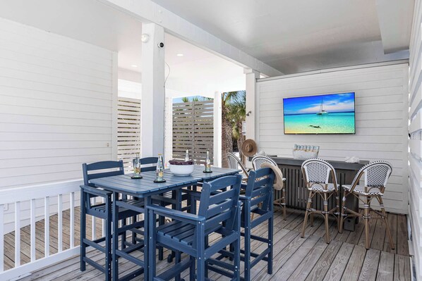 The outdoor patio is the perfect spot to relax and unwind, featuring dining table, bar and 75" TV for outdoor entertainment.