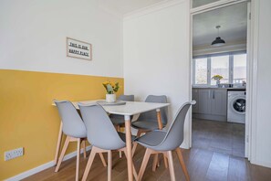 Enjoy cozy meals and meaningful conversations in this warm, intimate dining space. 🍽️✨