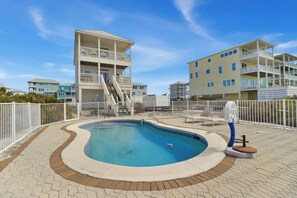 Private pool (heat available upon request)