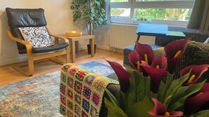 Living room (morning)