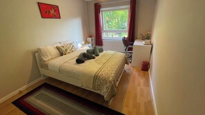 Bedroom (morning)