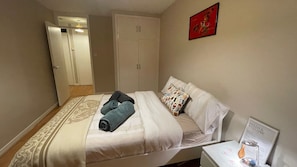 Bedroom (night)