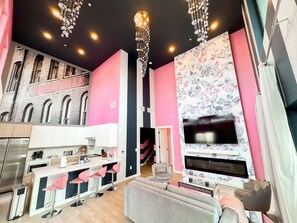 Includes fireplace, sofa bed, murphy bed, Smart TV, and high ceilings