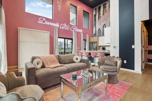 Open concept living room/kitchen