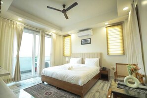 Exquisite bedroom design featuring a harmonious blend of contemporary elegance, warm tones, and tasteful decor -parfait street