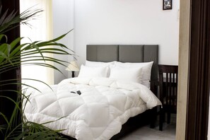 Luxurious Bedroom Retreat: Where Elegance Meets Comfort