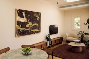 MG Suite - Australian local artist, Kyle Murrelltist,