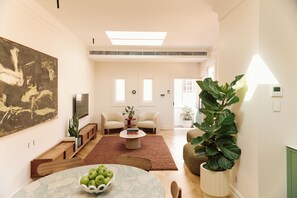 MG Suite - Living, Dining & Kitchen Space (4)