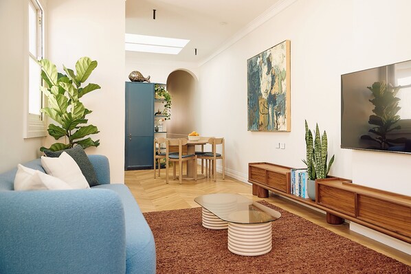 MG Suite - Open plan living, dining and kitchen