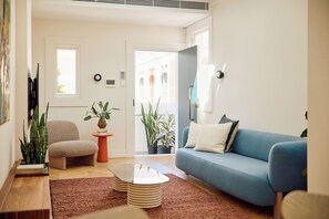 MG Suite - Living Area, Main Entrance from Eliza Street (1)
