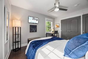 2nd upstairs bedroom with Queen size bed