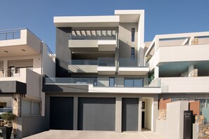 Vista frontal de la propiedad