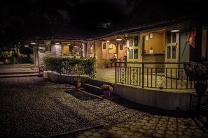 Esterni