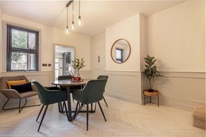 Barton Road Retreat, Hereford - Host & Stay