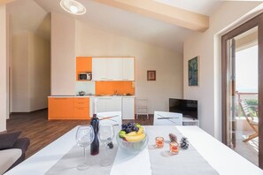 Living room (dining table, kitchen)