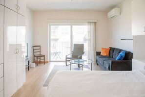 Spacious living room