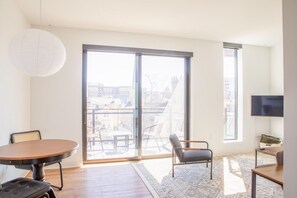 Dining table/workspace