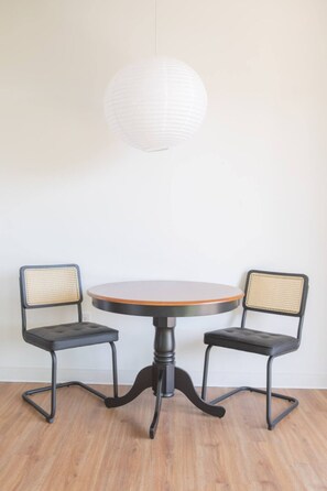 Dining table/workspace
