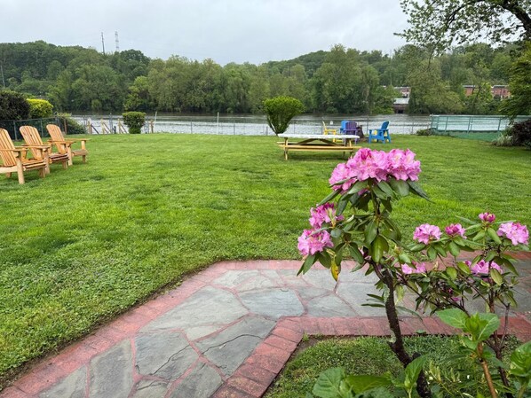 The backyard overlooking the river is an ideal spot to savor your morning coffee or relax and recharge as the sun sets