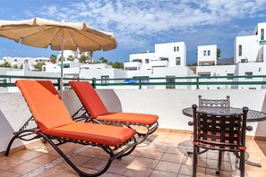 An open sky above, a comfy chair below—ideal for moments of solitude or pages of a novel.