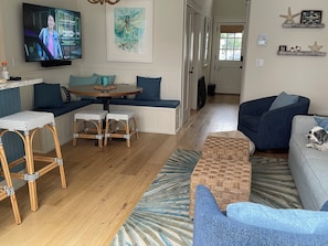 Living Room w/ Sofa Sleeper