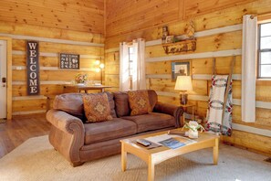 Living Room | Smart TV | DVD Player | 2nd Floor