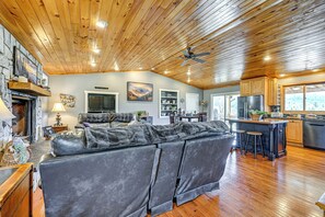 Living Room | 1st Floor | Smart TV | Board Games | Books